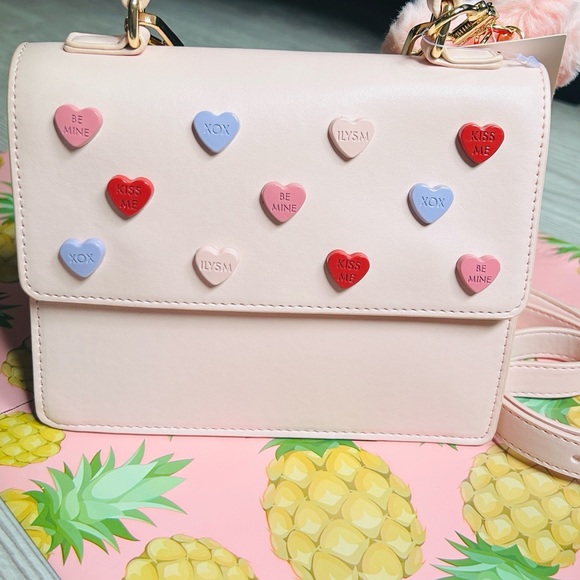 💕 Betsey Johnson Candy Heart Top Carry & Crossbody Handbag NWT - Picture 2 of 14